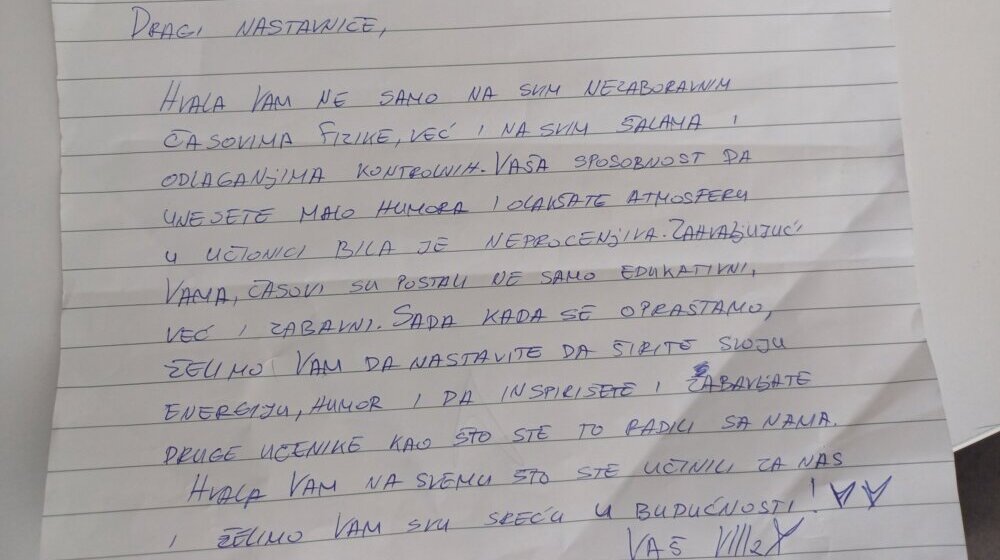 Osmaci iz škole u Sremskoj Mitrovici na originalan način se oprostili od omiljenog nastavnika fizike 1