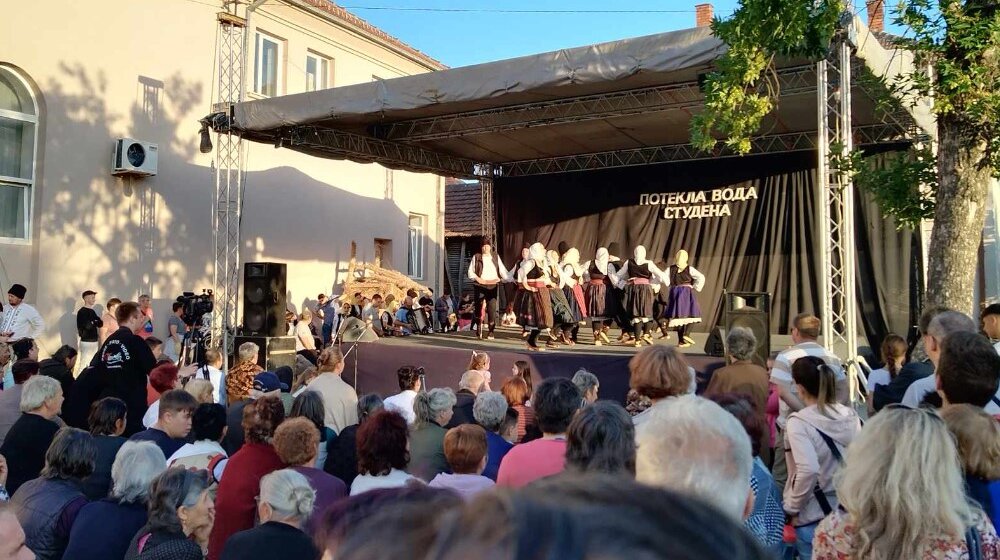 U Velikom Izvoru kod Zaječara održana 16. Međuokružna smotra „Potekla voda studena“ 1