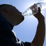 Lekar otkriva zašto nikada ne pije vodu iz plastične flašice 9