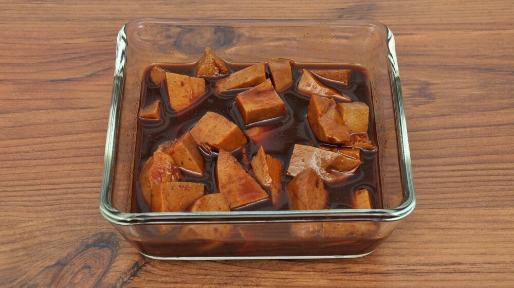 Jednostavan recept za marinadu koja pravi čuda s piletinom, svinjetinom, tikvicama 1