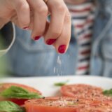 Jedna navika može da snizi krvni pritisak preko noći, prema kardiolozima 1