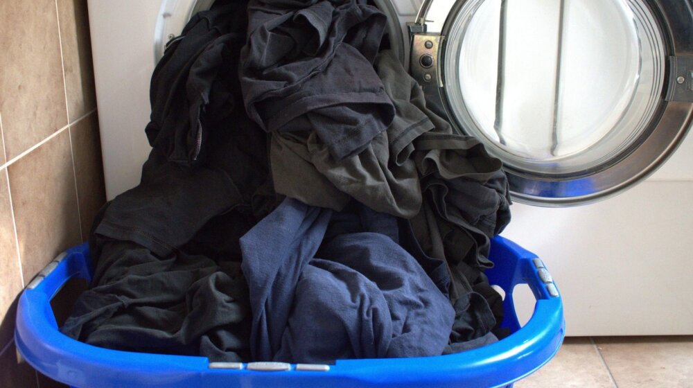 Kako da sprečite da crna odeća brzo izbledi: Potrebna su vam samo dva sastojka 1