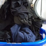 Kako da sprečite da crna odeća brzo izbledi: Potrebna su vam samo dva sastojka 1