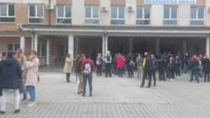 “Ovo je poslednji trenutak da se nešto učini pošto se osećamo ugroženo”: Prosvetari obustavili nastavu u Zaječaru