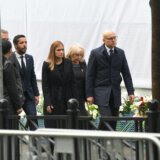 "Srbija je i dalje u šoku i neverici": Premijer Miloš Vučević se upisao u knjigu žalosti 3