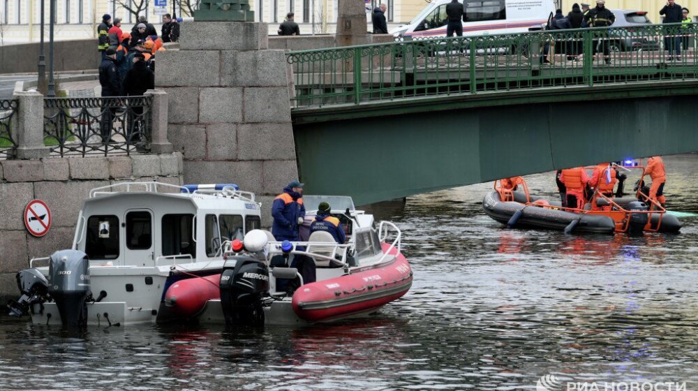 (VIDEO) U Rusiji autobus sa putnicima uleteo u reku, ima poginulih 1
