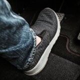 pritiskanje papučice kočnice