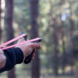 Konačno uhapšen: Stariji muškarac (81) iz Kalifornije praćkom terorisao sugrađane deset godina 5