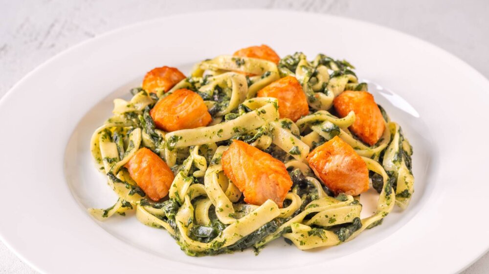 Pasta sa lososom, spanaćem i limunom