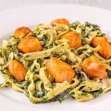 Pasta sa lososom, spanaćem i limunom