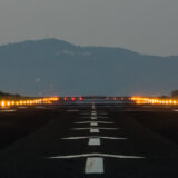 Avion sa tri putnika sleteo na aerodrom u Australiji na trup, bez opreme za sletanje 4