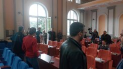 Izglasana izgradnja kamenoloma uprkos protivljenju građana koji su upali na sednicu Skupštine (FOTO, VIDEO) 3