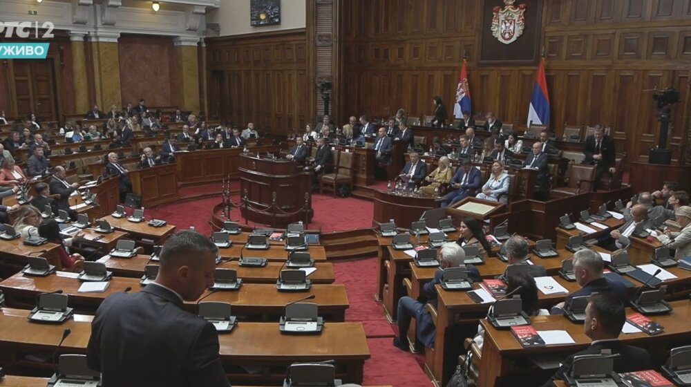 UŽIVO: Izglasana nova vlada Srbije, pre polaganja zakletve višeminutni aplauz predsedniku Vučiću u Parlamentu (FOTO/VIDEO) 8