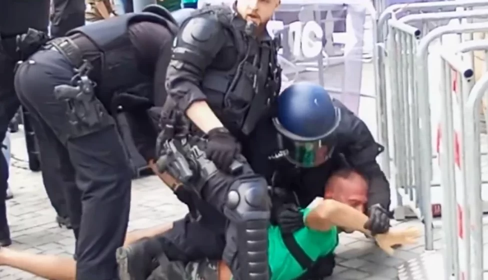 Haos na ulicama Berlina uoči prvog meča fajnal-fora Evrolige: Potukli se turski i grčki navijači, veliki broj povređenih i uhapšenih (video) 1