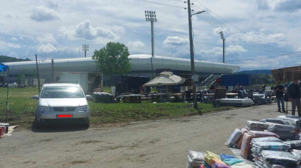 U Zaječaru počeo vašar sa pogledom na novi stadion "Kraljevica": Prasetina 3.000, jagnjetina 3.500, pljeskavica 350, a mekica 100 dinara (FOTO) 1