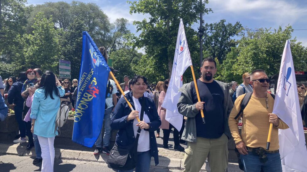 "Dokle više?": Počeo protest prosvetara protiv nasilja u školama, obustavljen saobraćaj ispred Skupštine Srbije 10