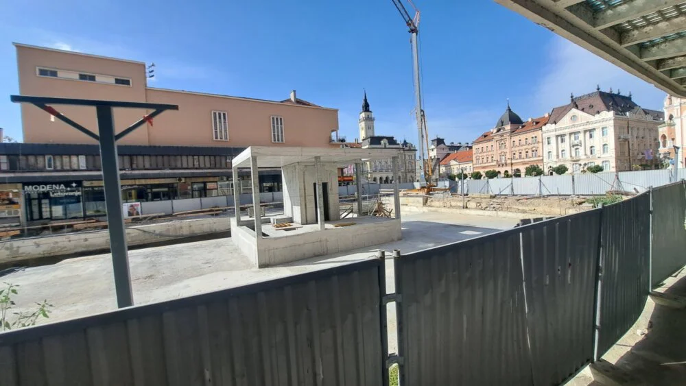 Stanari Tanurdžićeve palate traže naknadu štete od Novog Sada: Hoće li Grad svoditi račune za oštećenja koja je napravio privatni koncesionar? 3 Stanari Tanurdžićeve palate traže naknadu štete od Novog Sada: Hoće li Grad svoditi račune za oštećenja koja je napravio privatni koncesionar? 3