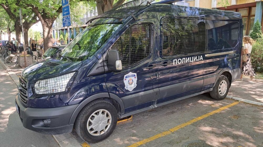 Policija uhvatila lopove u Bečeju: Ukrali 50 jaganjaca i dve motorne testere, radnika pretukli i zaključali 1