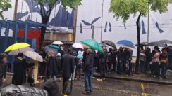 Godišnjica masovnog ubistva u "Ribnikaru": Građani u tišini pale sveće, mediji na minut prekinuli emitovanje programa (FOTO; VIDEO) 2