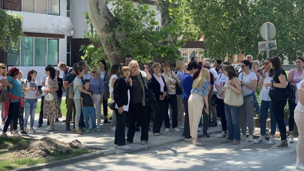 Protest u Bačkoj Palanci zbog napada na profesora za vreme nastave: Svi su ogorčeni i uplašeni 3