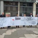 Skup podrške napadnutom novinaru Vuku Cvijiću na platou ispred Filozofskog fakulteta: "Nasilje dolazi sa vrha vlasti, oni ga promovišu i legitimišu" 5