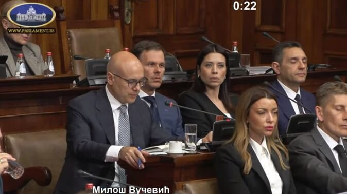Poslanici i budući ministri proveli Prvi maj u Skupštini, manji incident izazvao Novaković, ujutru nastavak sednice (FOTO/VIDEO) 2