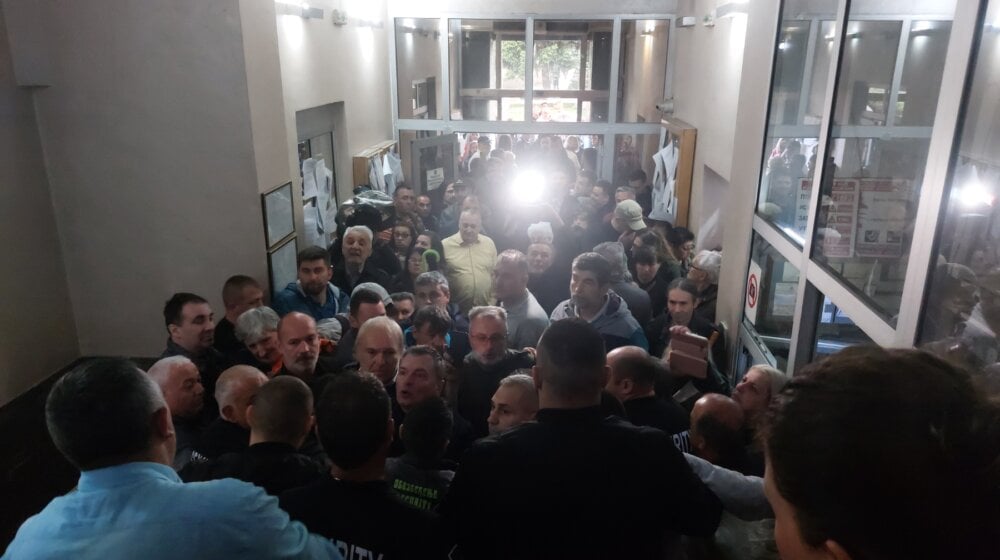 MMA borci i kletve na Skupštini Zaječara: O kamenolomu u selu Mali Izvor 7