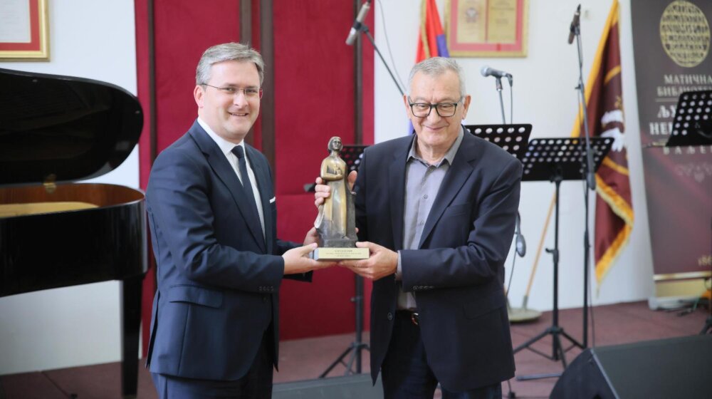 Pesnik Nikola Vujčić primio nagradu "Desanka Maksimović" za životno delo 52