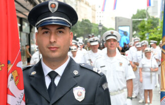 (FOTO) Svečani defile konjanika i Orkestra povodom Dana policije 2