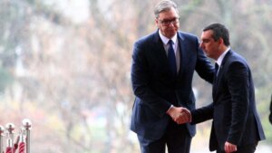 Hapšenje Lazara Popovića (35) i Sava Stevanovića (47) zbog sumnje da su povezani sa finansiranjem i organizovanjem paravojnih ruskih kampova za obuku Moldavaca i Rumuna na teritoriji Loznice, otvorilo je i pitanje odgovornosti srpskih vlasti i bezbednosnih službi.