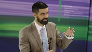 Izbori u Zajčeru i Kosjerću pouka su vlastima da razmisle da li im se isplati da zaoštravaju situaciju, jer je opoziciona javnost pokazala sposobnost da usavršava svoju organizaciju i jača svoju odlučnost da se i fizički bori za integritet izbornog procesa.