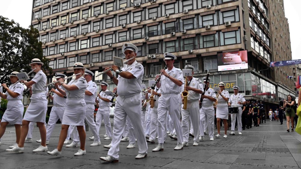 (FOTO) Svečani defile konjanika i Orkestra povodom Dana policije 1