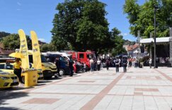 Ministar unutrašnjih poslova Ivica Dačić u Valjevu na manifestaciji povodom projekta Karavan bezbednosti saobraćaja Dačić: Vizija o nula poginule dece u saobraćaju je naša najvažnija obaveza (FOTO, VIDEO) 15