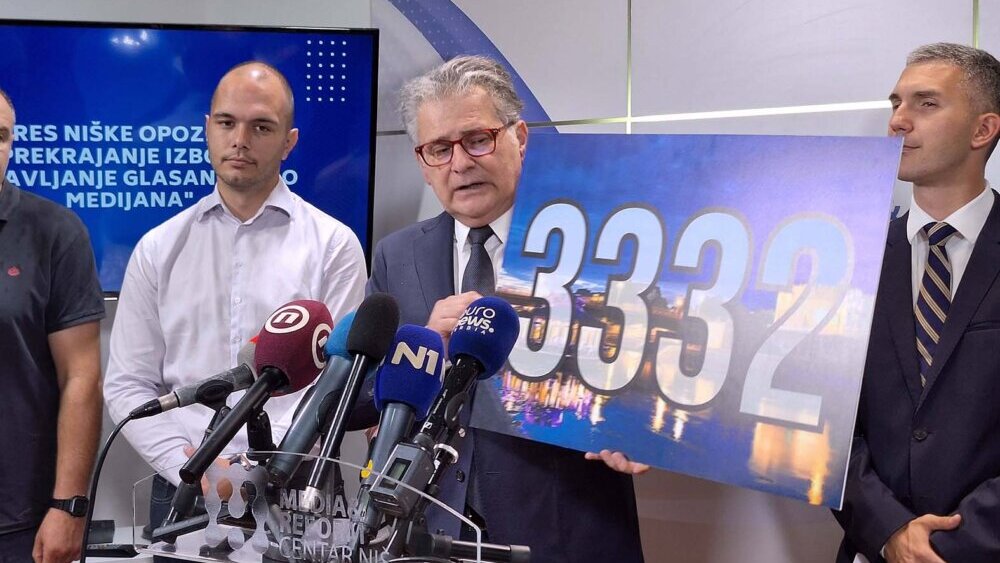 Da li zaposlenje ćerke dr Dragana Milića u Kliničkom centru Niš potvrđuje spekulacije o njegovoj "tajnoj saradnji" sa naprednjacima? 2