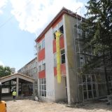 "Ovo moramo da radimo i u drugim mestima": Vučić na otvaranju rekonstruisane Gimnazije u Mladenovcu 3