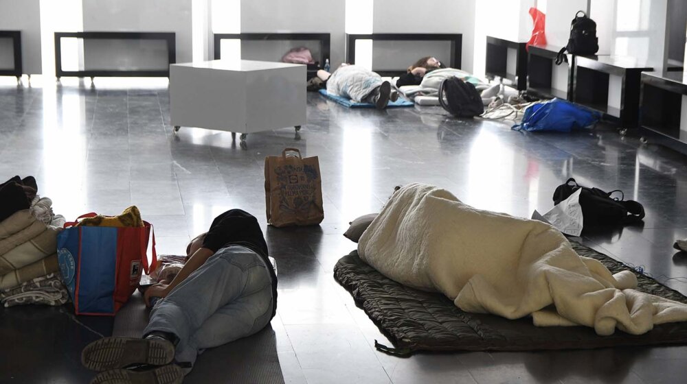 Studenti koji blokiraju rad Rektorata u Novom Sadu: Rektor se priprema da nas izbaci 1