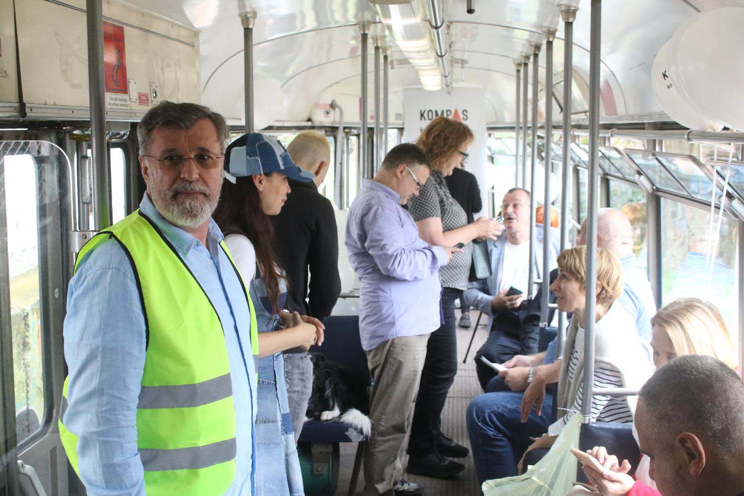 Portal Kompas organizovao vožnju krugom dvojke povodom svog prvog rođendana 2