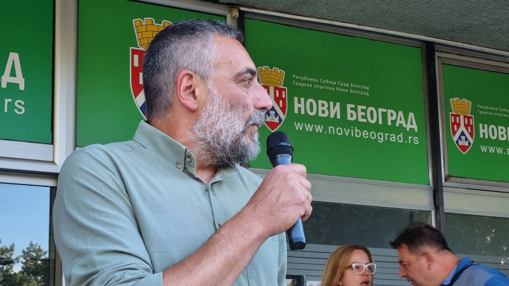 Protest ispred GO NBG zbog "prekrajanja izborne volje" na izborima: Građani pozvani da dođu i sutra ako se ne ispuni zahtev 4