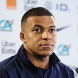 Kapiten francuske reprezentacije Kilijan Mbape uoči prve utakmice na EURU: "Situacija u Francuskoj teška i moramo da reagujemo, ovo je važnije od igre" 5