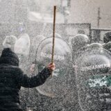 Haos na ulicama Buenos Airesa, Argentinci ustali protiv populističkog predsednika: "Naša zemlja nije na prodaju"(FOTO, VIDEO) 6