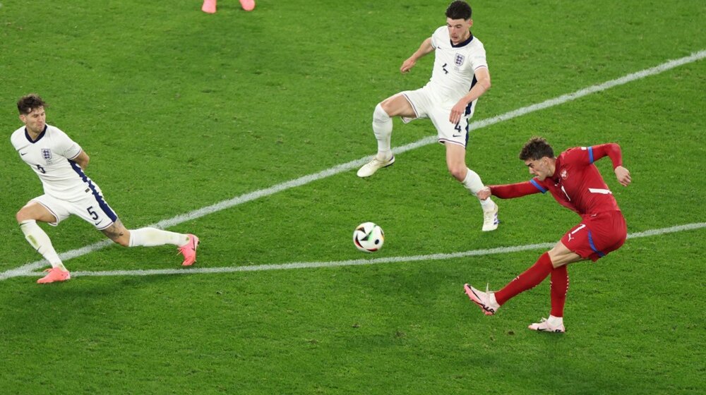 Dojče vele: Fudbalska fešta i nacionalistički ispadi navijača 1