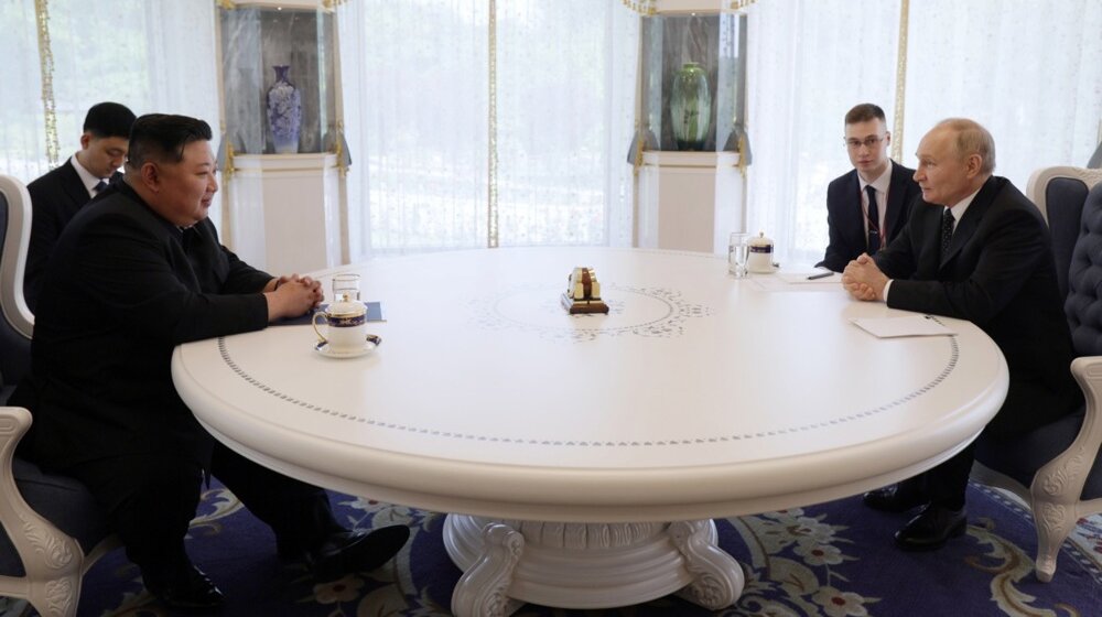 "Pokloni u skladu sa imidžom ruskog predsednika": Putin je tri stvari darovao Kim Džong Unu 1