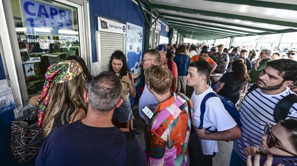 Obustavljen dolazak turista na ostrvo Kapri 1
