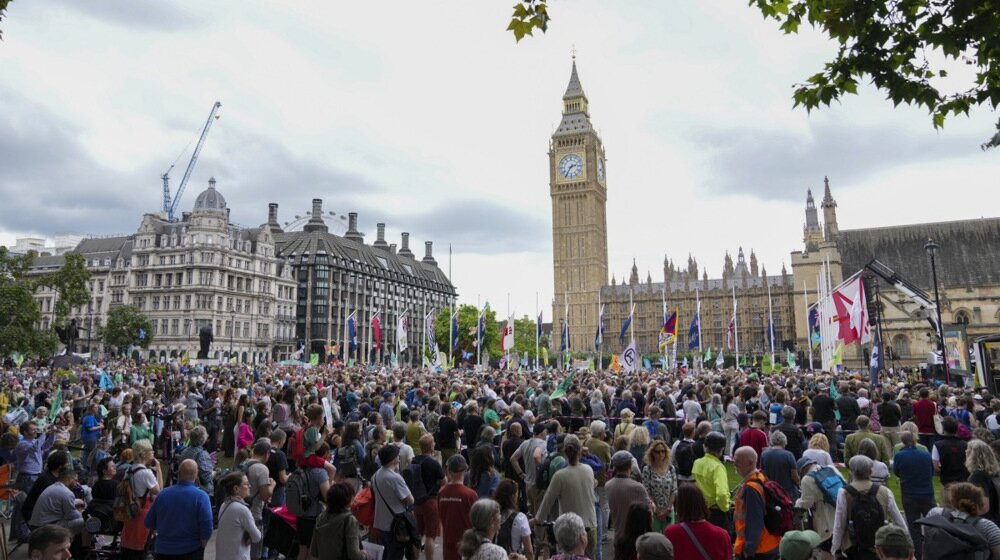 Hiljade demonstranata u Londonu traži zaštitu prirode i klime 1