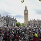 Hiljade demonstranata u Londonu traži zaštitu prirode i klime 2