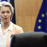 Zašto se poruke Fon der Lajen automatski brišu, "telefon bi se u suprotnom zapalio"? 8