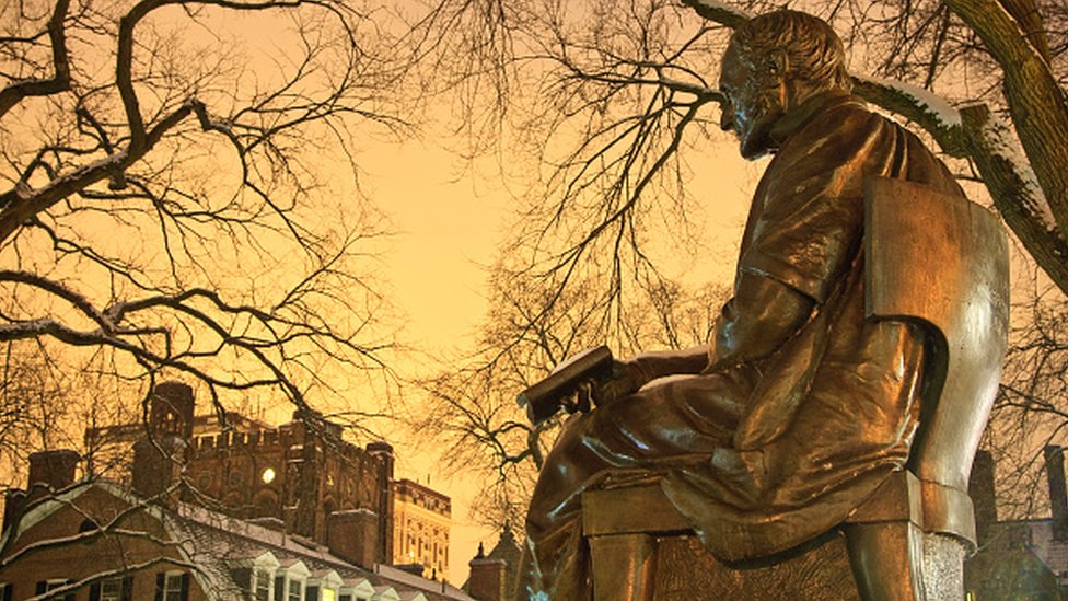 Amerika i rasizam: Čovek po kome je nazvan Univerzitet Jejl bio je okrutni i pohlepni trgovac robljem 2 A bronze statue of Elihu Yale on the university's old campus