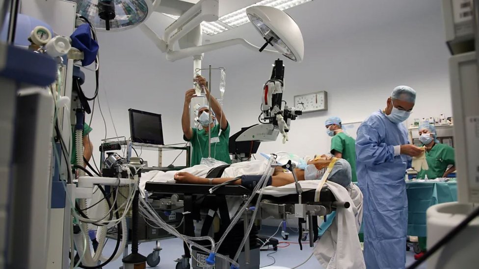 Zdravlje: Šta se dešava kad anestezija zakaže 2 U nekim hitnim slučajevima - pogotovo kad je pacijent izgubio mnogo krvi - možda nije moguće postići savršenu dozu anestetika