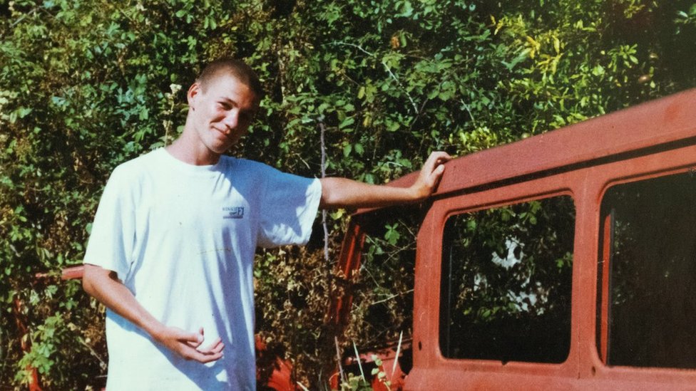 „Ni živ, ni mrtav": Žene sa Kosova već 25 godina tragaju za nestalima 5 Ivan Majstorović