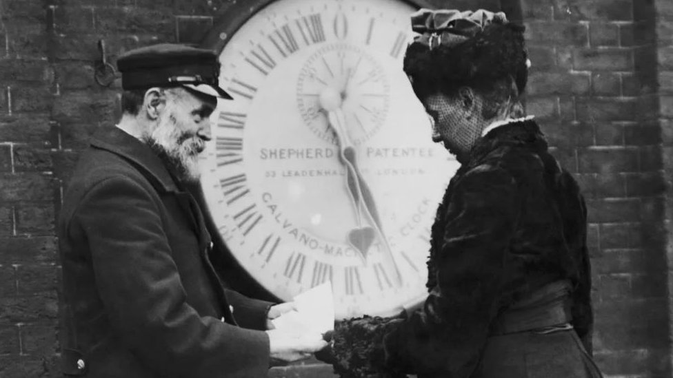 Istorija: Žena koja je prodavala vreme – i muškarac koji je pokušavao da je spreči 1 Rut Belvil dobija zvanični sertifikat o vremenu